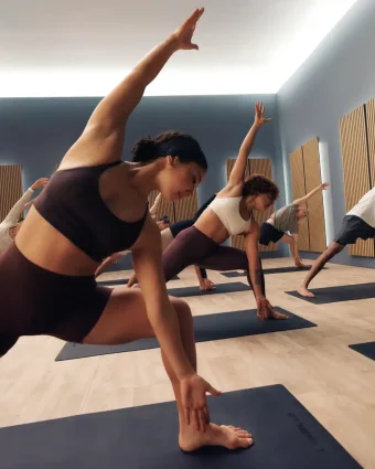 689181b88230cd08dda2f063_LesMills_YOGA_VINYASA_SH06_0524_HR 2000x1500 exp July 2028
